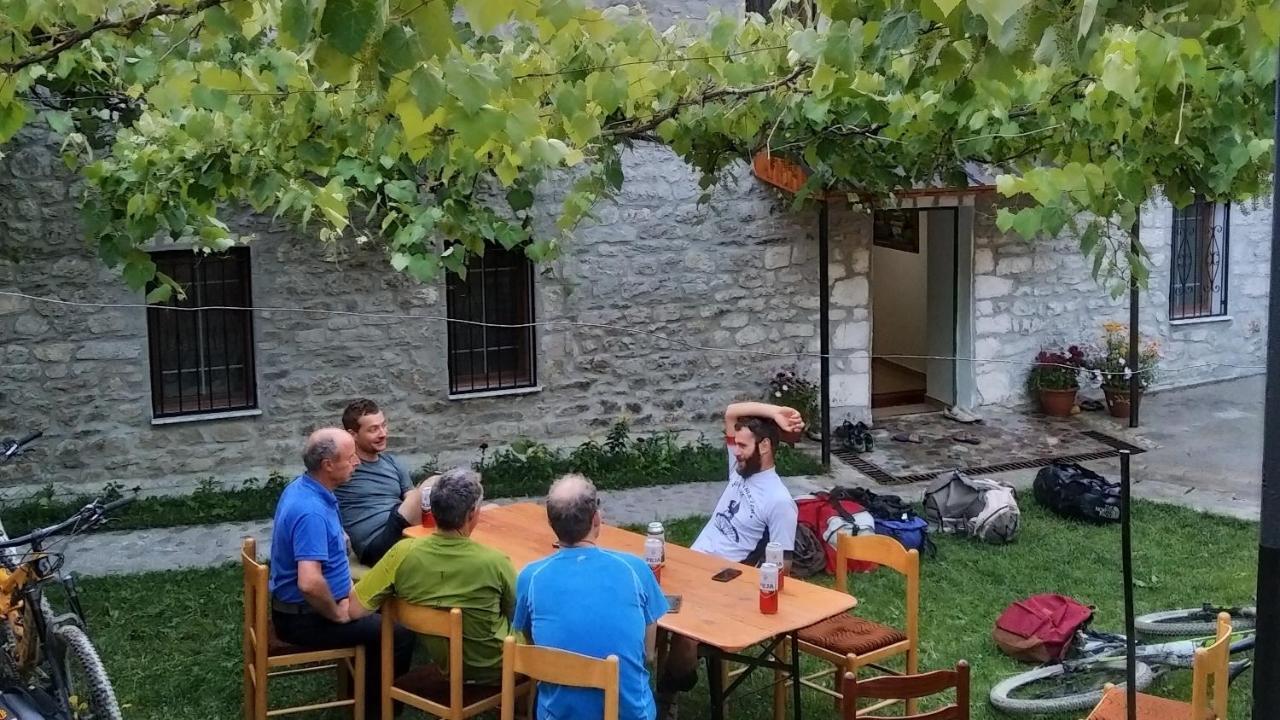 Guesthouse Shtini Fshat Exterior photo